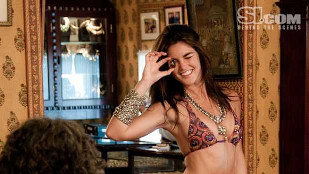 10_hilary-rhoda_behind_01.jpg